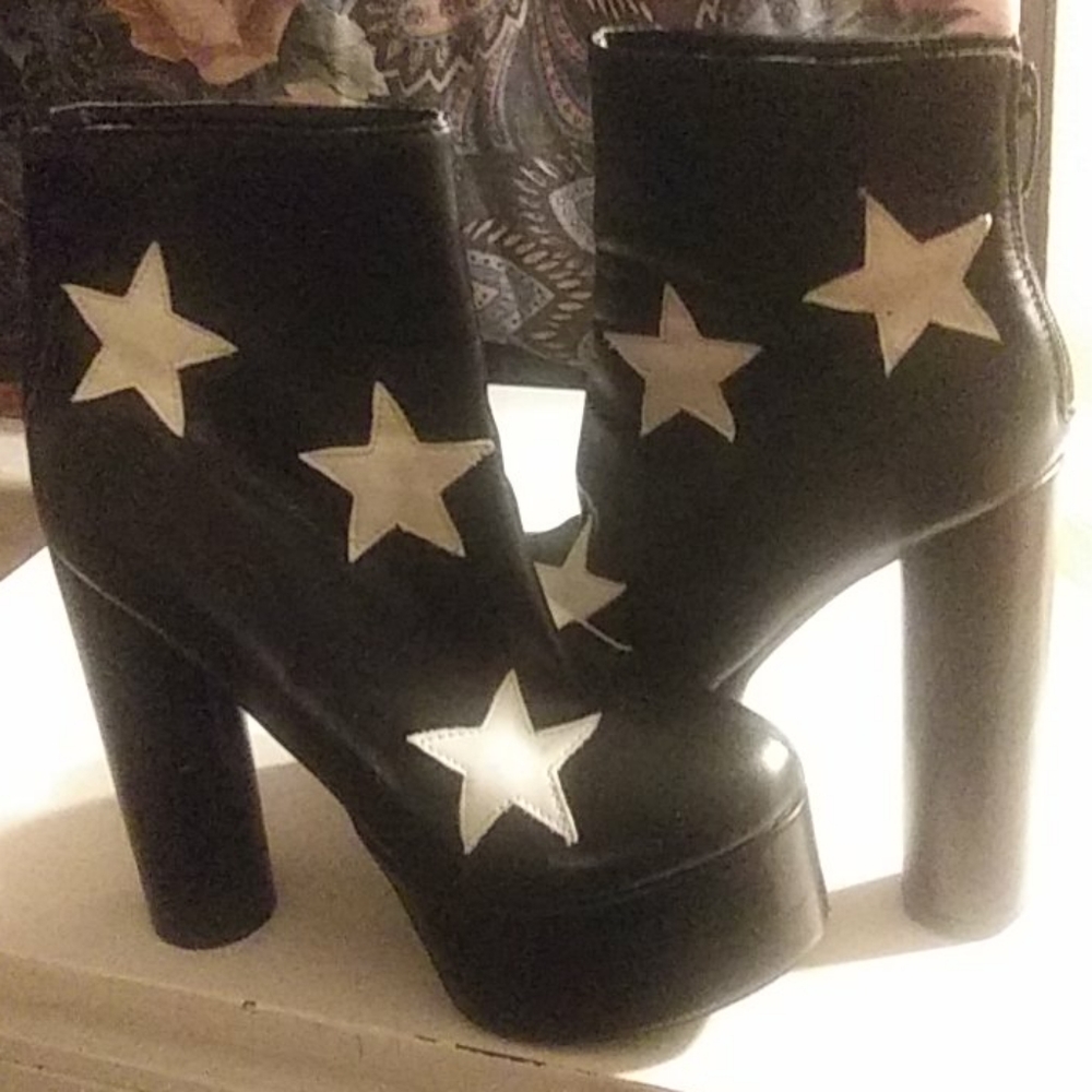 Boots - Picture 2 of 3